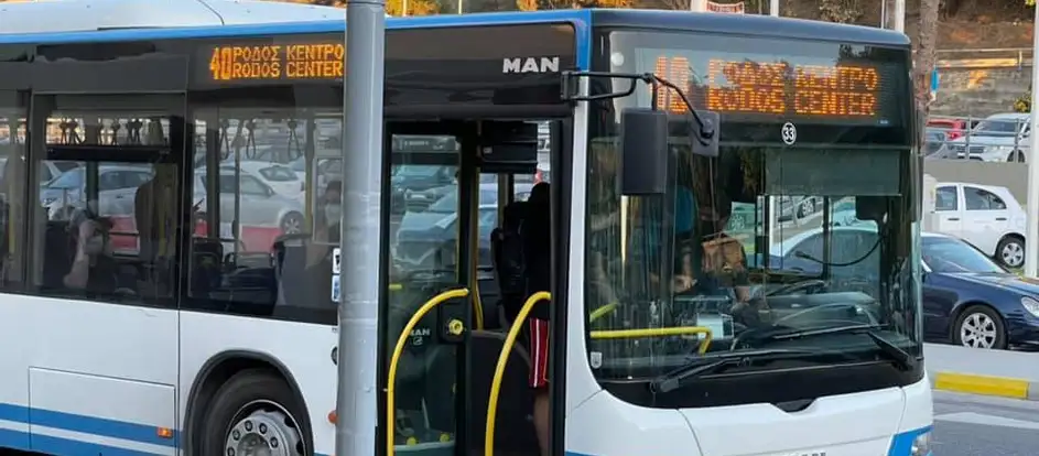 DES RODA levando passageiros ao seu destino de viagem