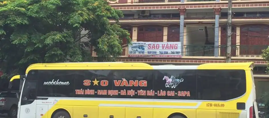 Sao Vang (Thai Binh) levando passageiros ao seu destino de viagem