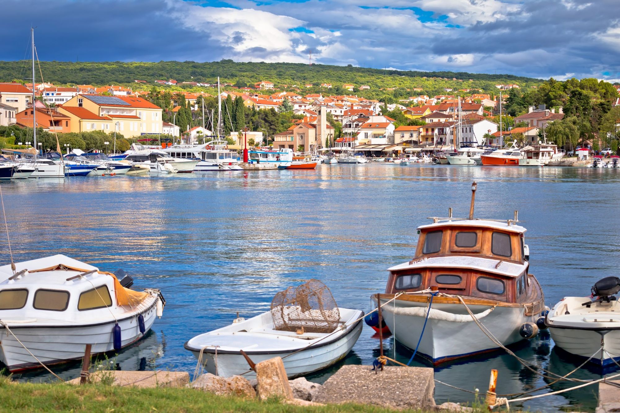 Malinska Central Bus Station สถานีภายใน Malinska, Krk Island, Croatia