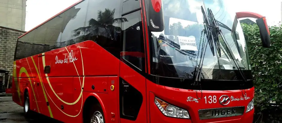 Maria De Leon Trans portando i passeggeri alla loro destinazione di viaggio