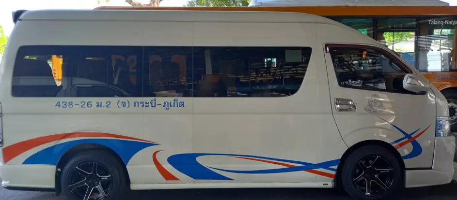 438 Phuket Krabi Transport llevar a los pasajeros a su destino de viaje