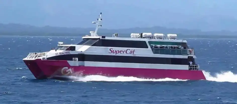 Supercat Fast Ferry นำผู้โดยสารไปยังจุดหมายปลายทาง
