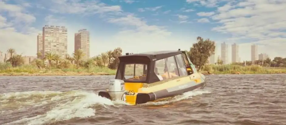 Water Taxi Egypt 승객을 여행 목적지까지 운송