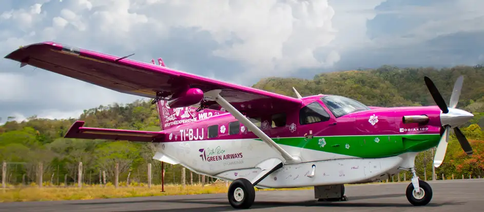 Costa Rica Green Airways 승객을 여행 목적지까지 운송