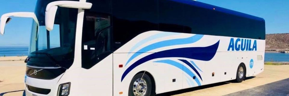 Autobuses Aguila Fahrgäste werden an ihr Ziel gebracht
