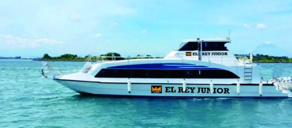 El Rey Junior Fast Cruise passagiers naar hun reisbestemming brengen