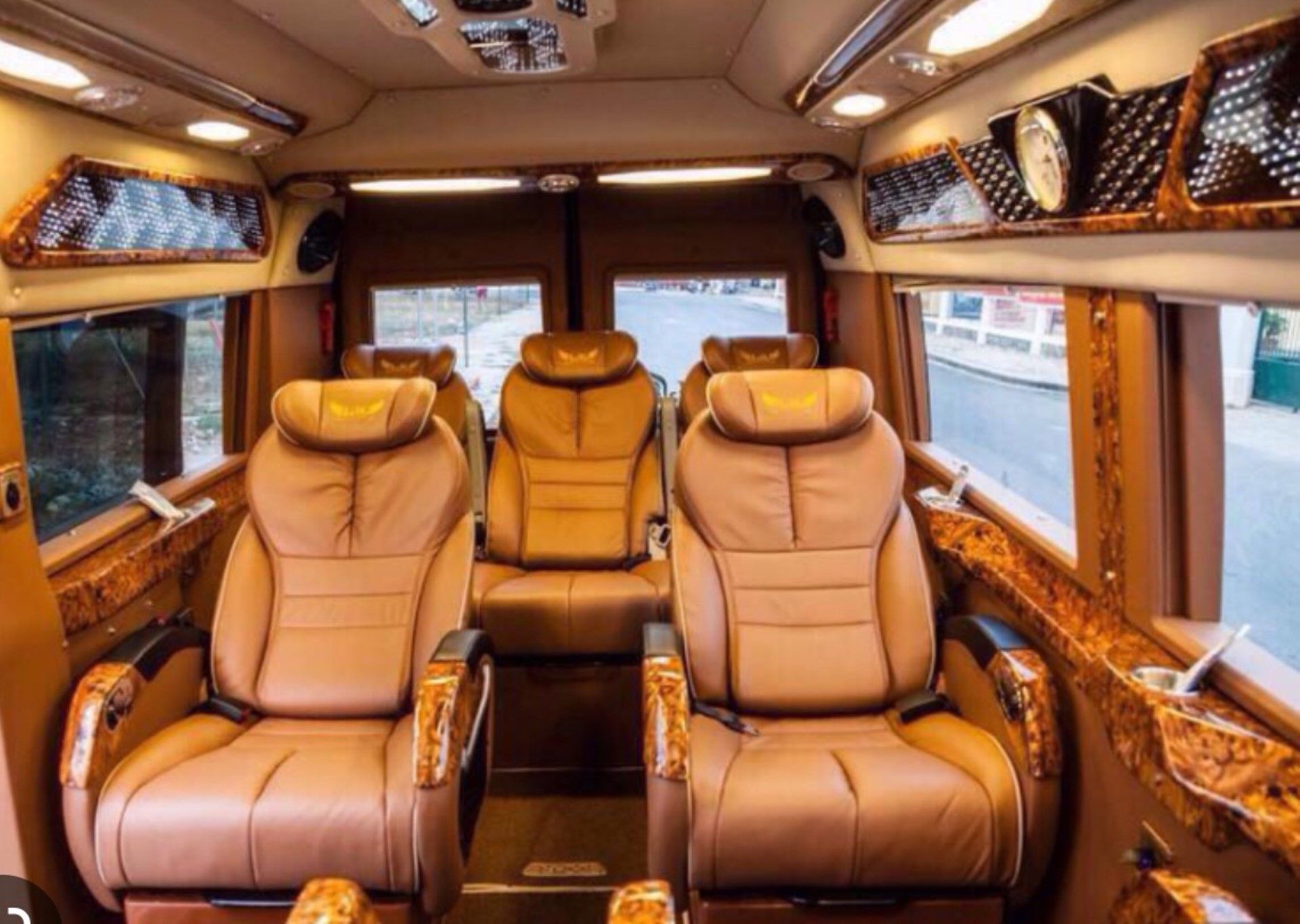 Limo Minivan 