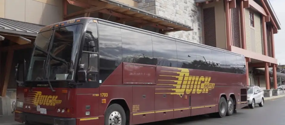 Quick Coach Lines bringing passengers to their travel destination