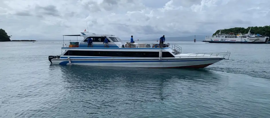 Inami Luxury Fast Boat bringing passengers to their travel destination