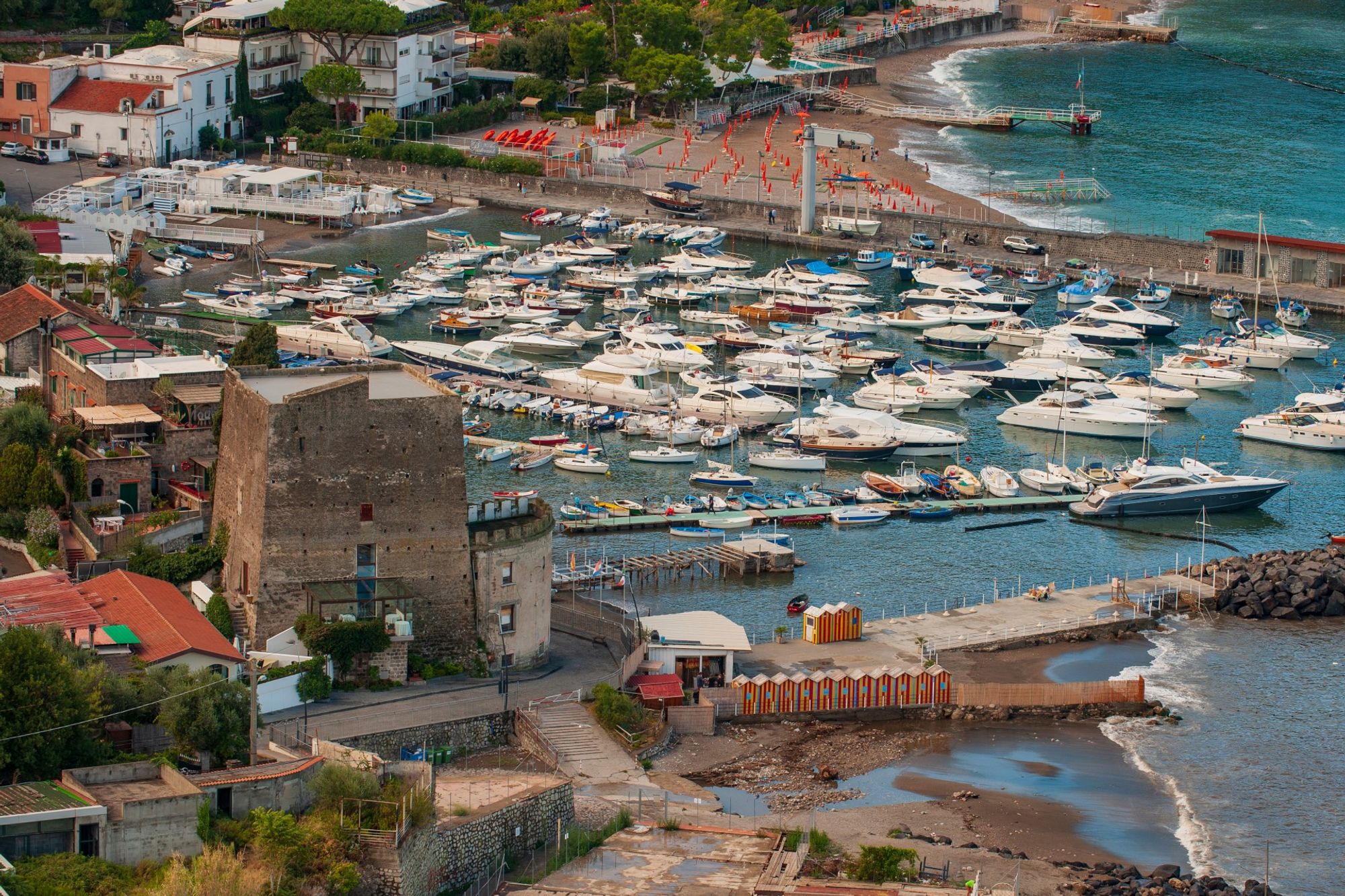 Porto di Seiano nhà ga trong khoảng Seiano, Italy