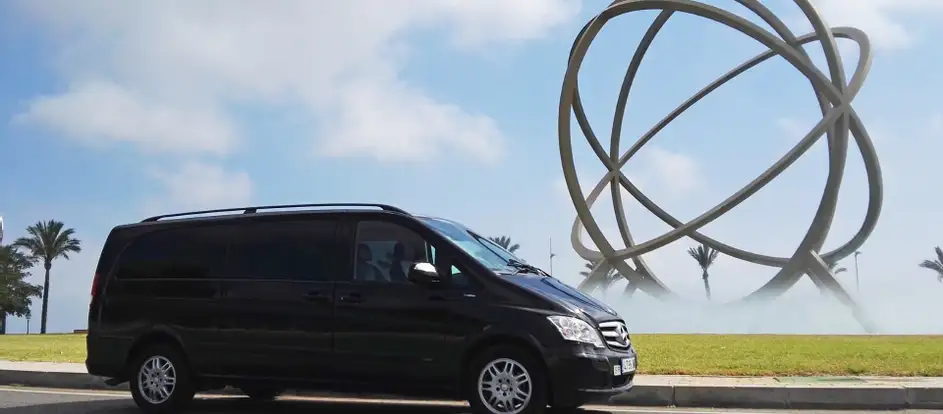 Autocares Grupo Benidorm Fahrgäste werden an ihr Ziel gebracht