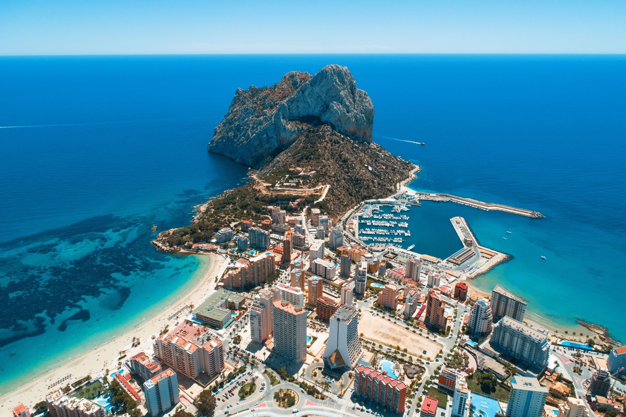 Calp - Hotel List station binnen Calp, Spain