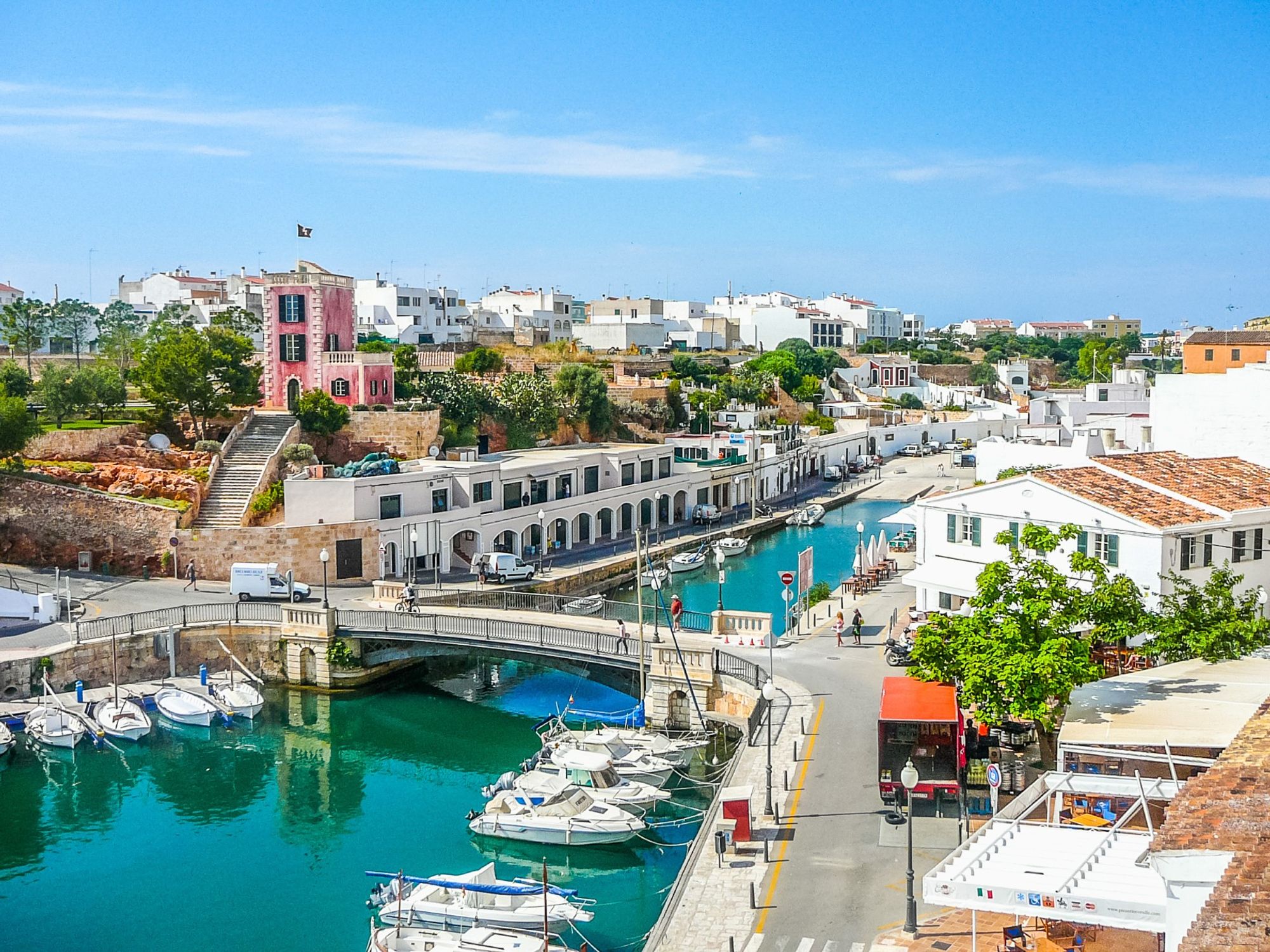 Ciutadella Port estação dentro de Ciutadella de Menorca, Spain