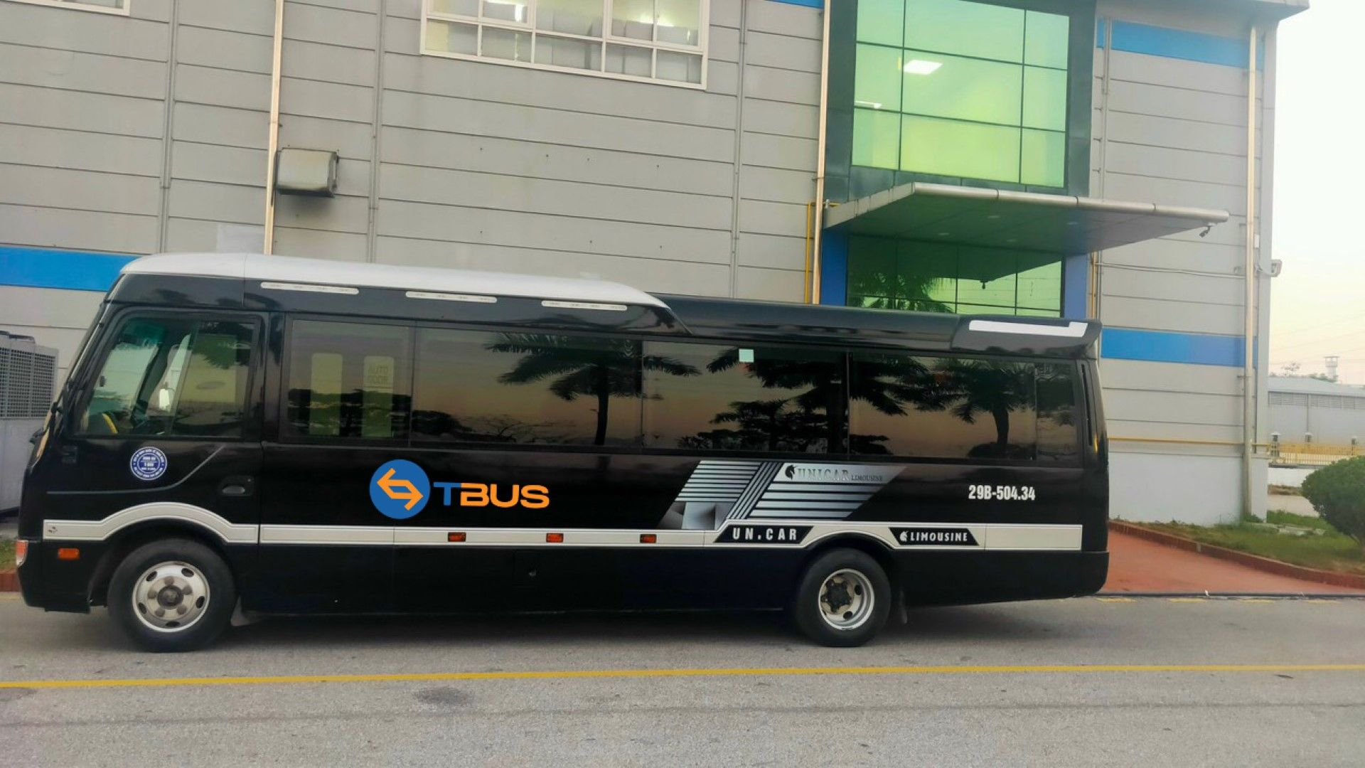 Tourist Bus 
