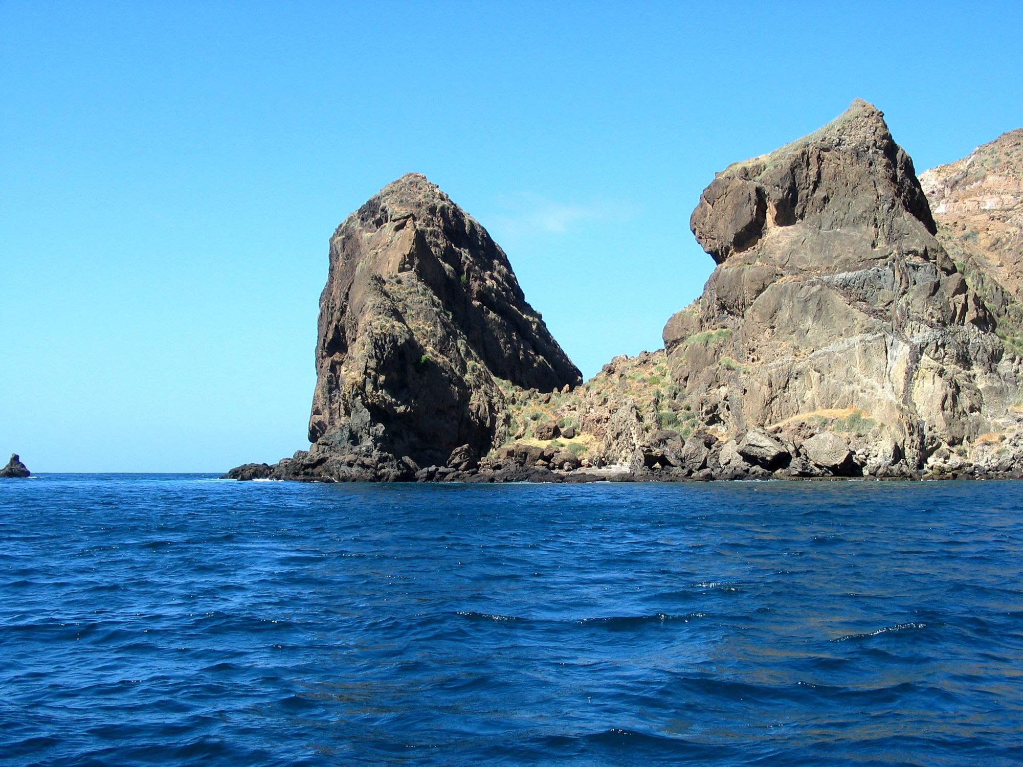 往中心看去，远处的风景令人叹为观止 Nova Sintra, Brava Island