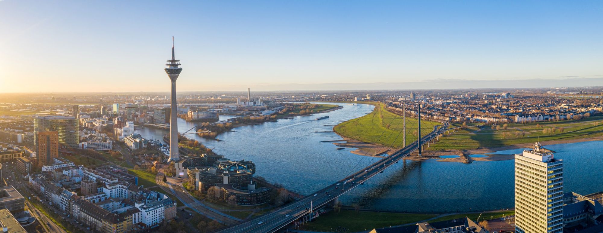 Dusseldorf Train Station สถานีภายใน Dusseldorf, Germany