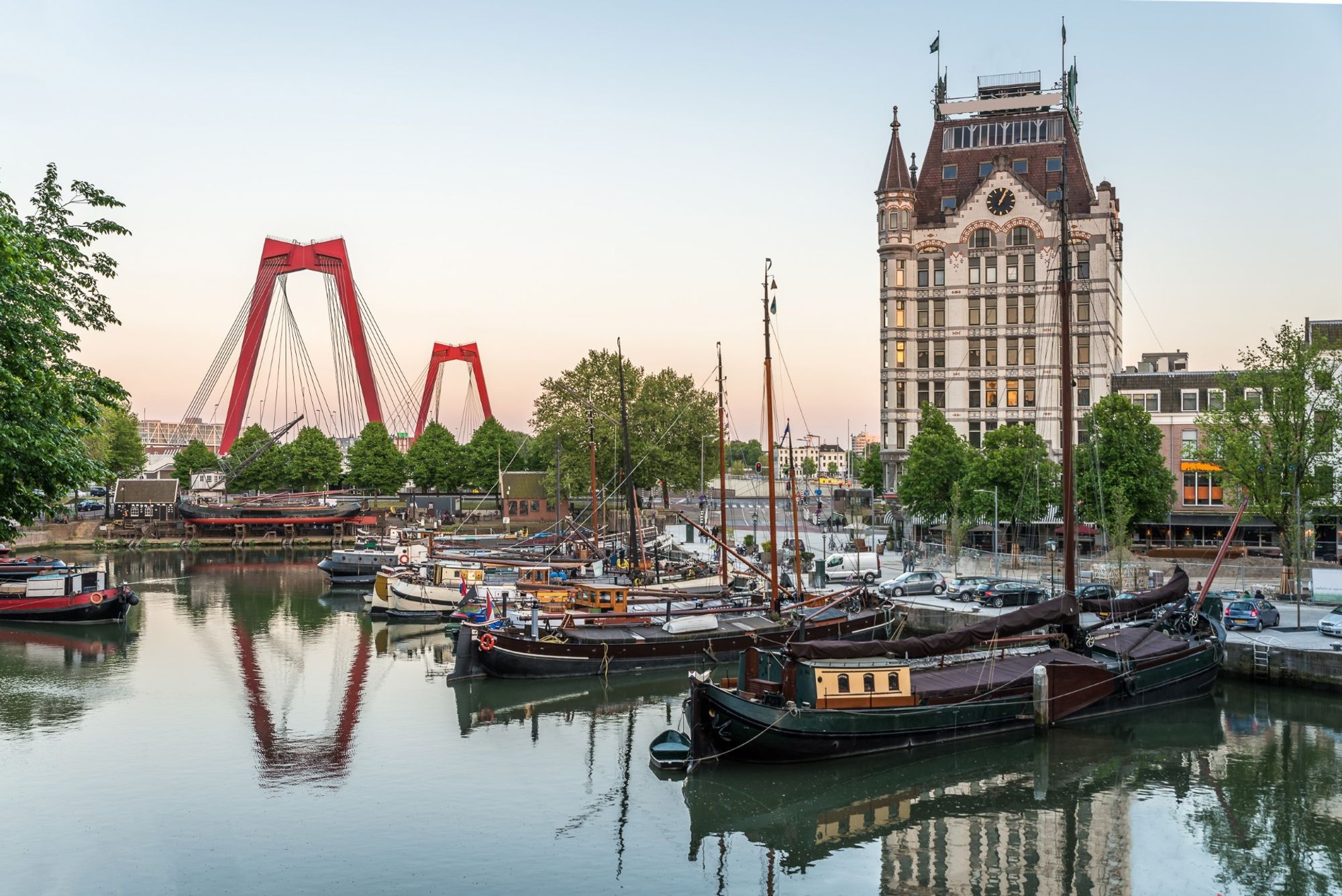 Rotterdam Conradstraat 车站位于 Rotterdam, Netherlands