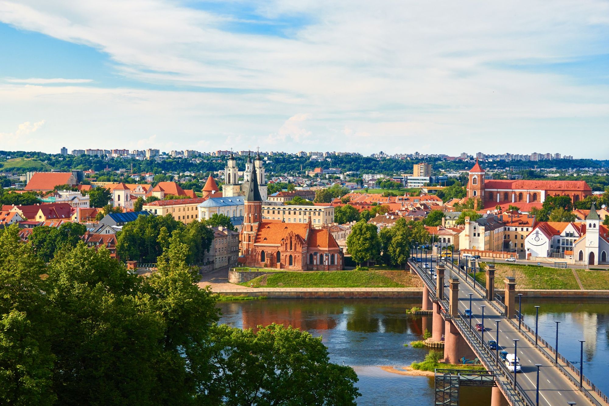 ฉากหลังที่มีเสน่ห์ของใจกลางเมือง Kaunas