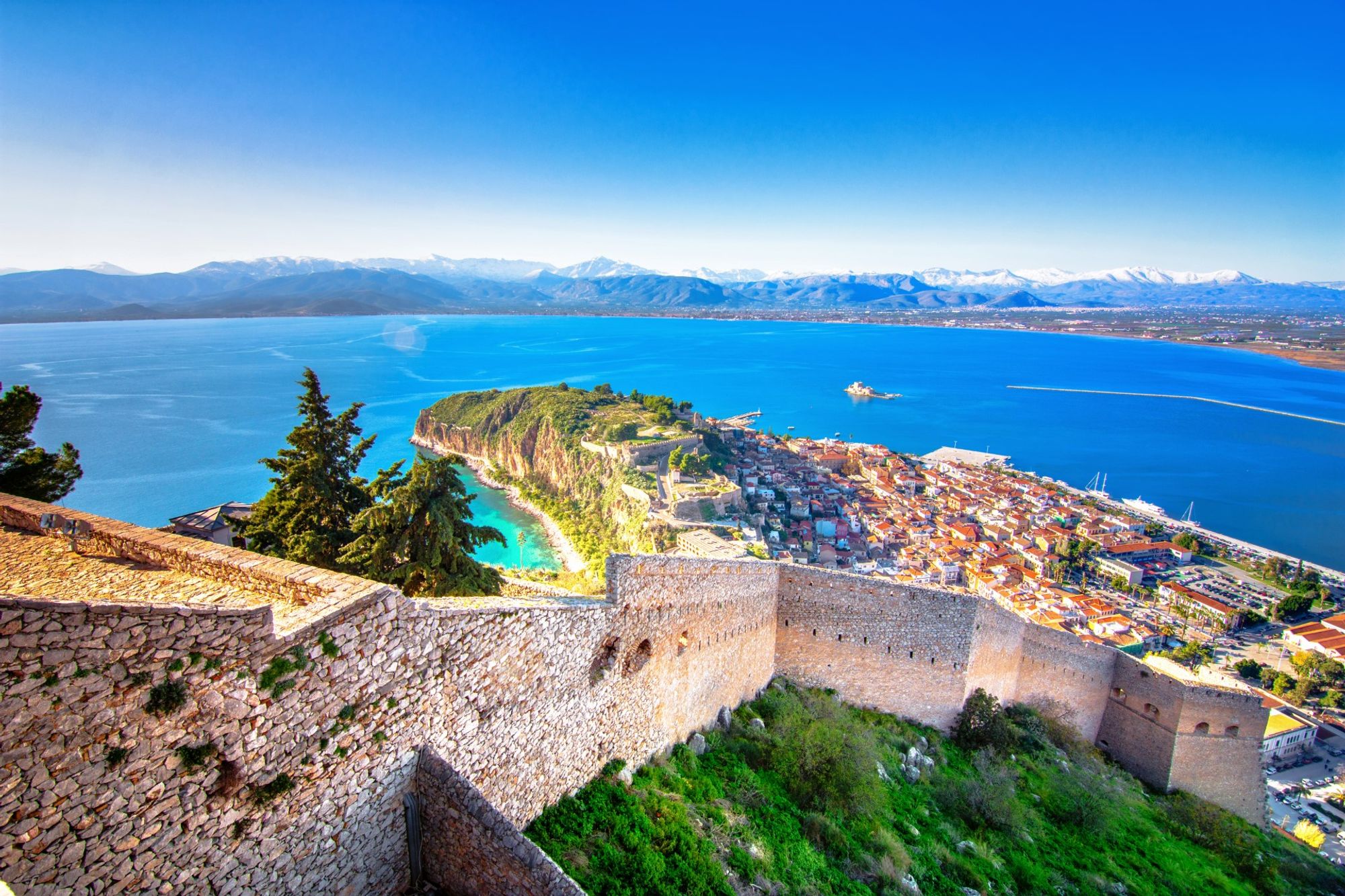 往中心看去，远处的风景令人叹为观止 Nafplion