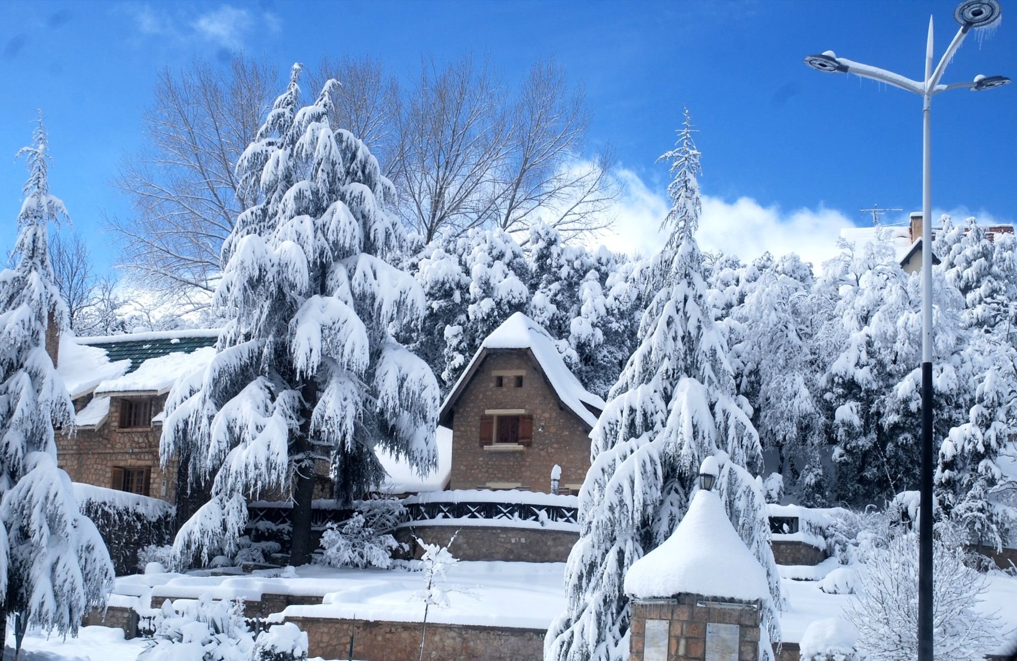 Ifran - Any hotel station binnen Ifran, Morocco