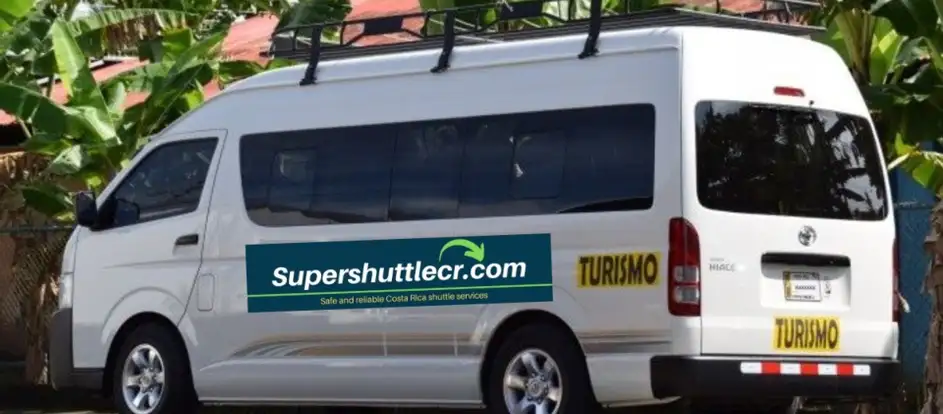 Super Shuttle Costa Rica 승객을 여행 목적지까지 운송