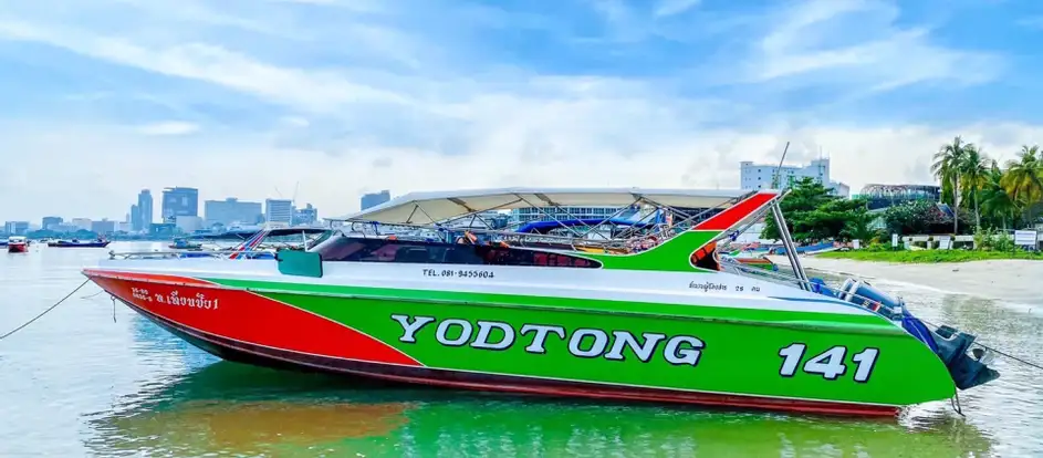 Yod Tong Speedboat 乗客を旅行先に連れて行く