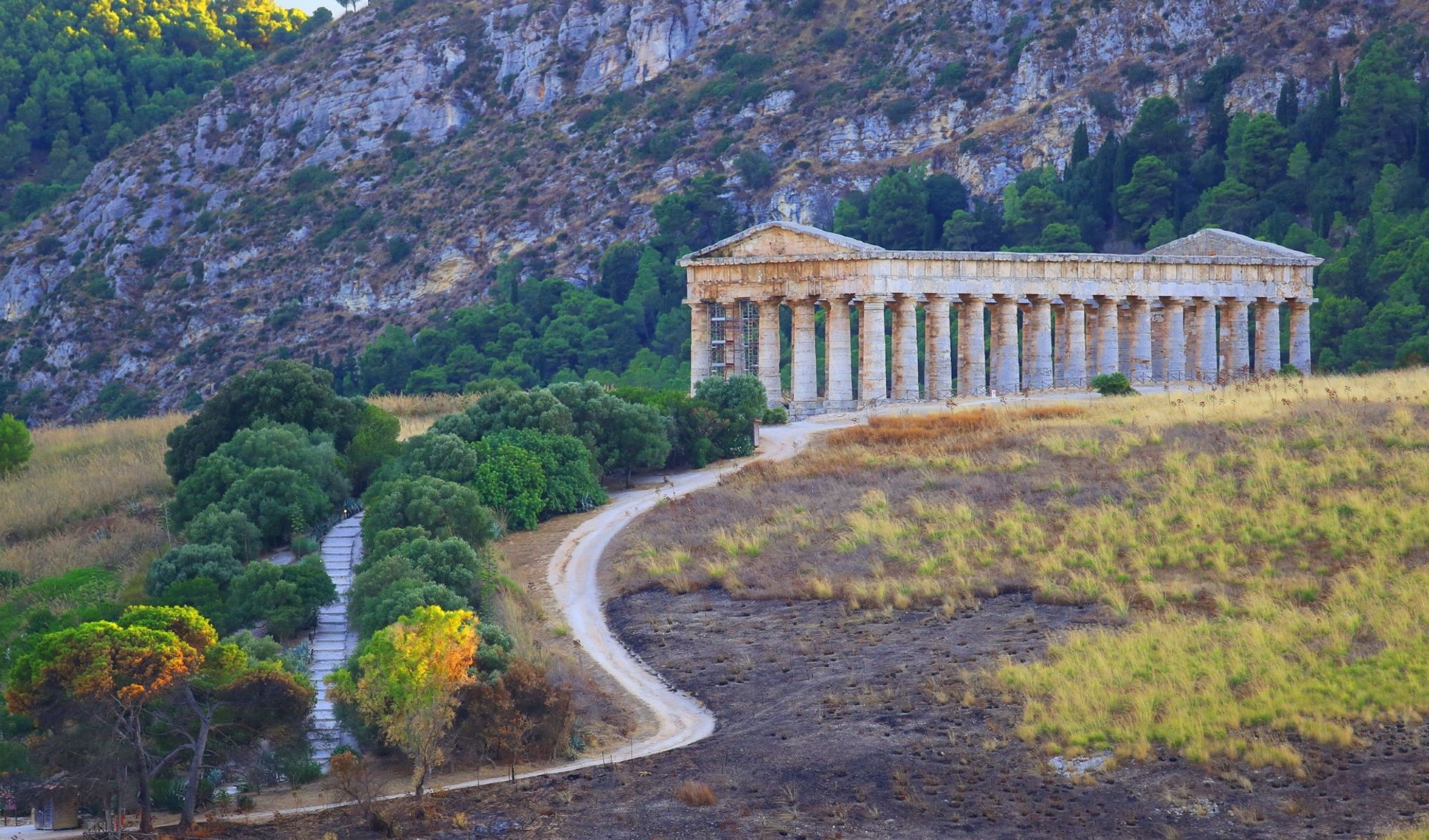 Calatafimi Segesta Fernando Autori 駅内 Calatafimi Segesta, Italy