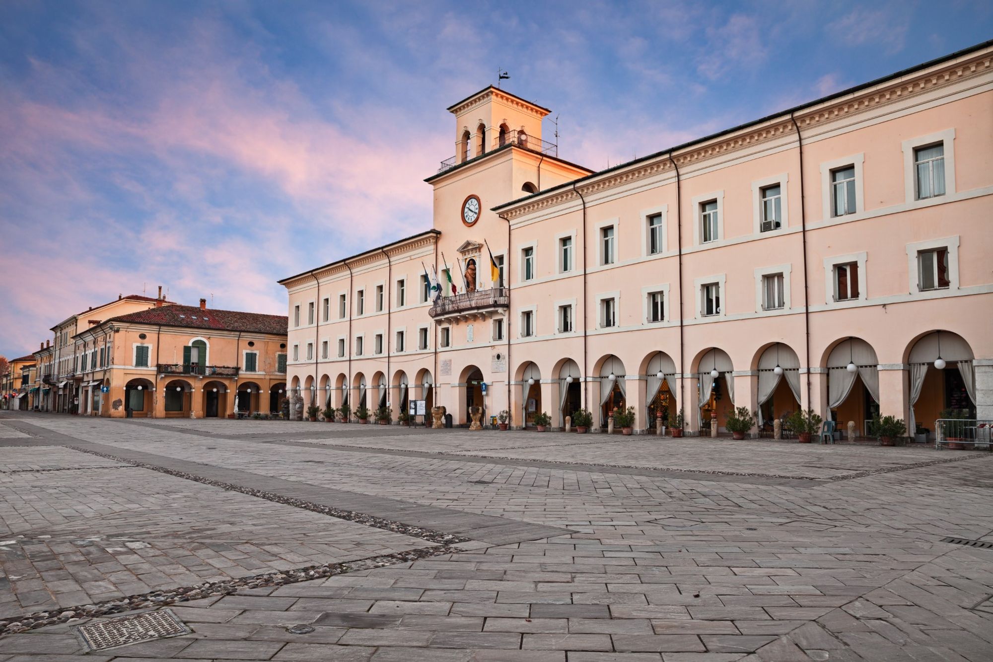 Cervia Via Toscana станция в пределах Cervia, Italy