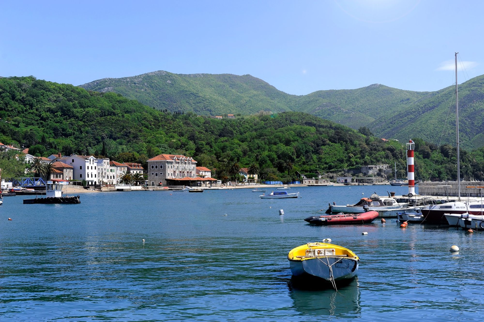 Dobrec beach 车站位于 Zelinika, Montenegro