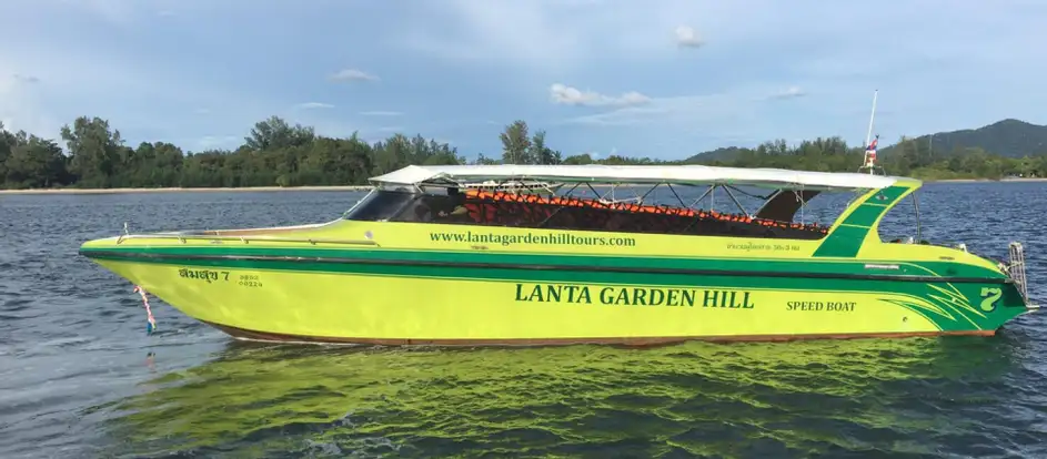Lanta Gardenhill Speedboat นำผู้โดยสารไปยังจุดหมายปลายทาง