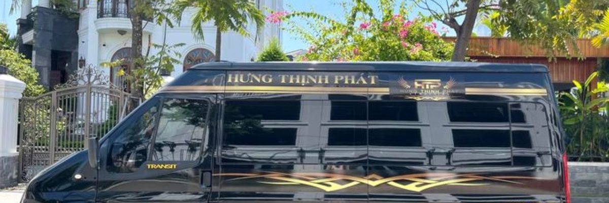 Hung Thinh Phat Limousine Fahrgäste werden an ihr Ziel gebracht