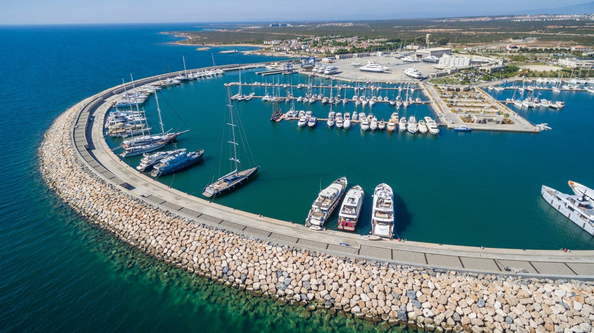 Um pano de fundo cativante do centro de Didim