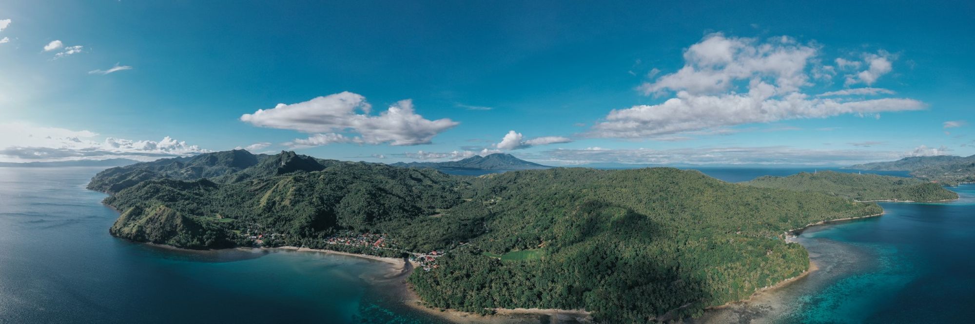 ฉากหลังที่มีเสน่ห์ของใจกลางเมือง Liloan, Southern Leyte