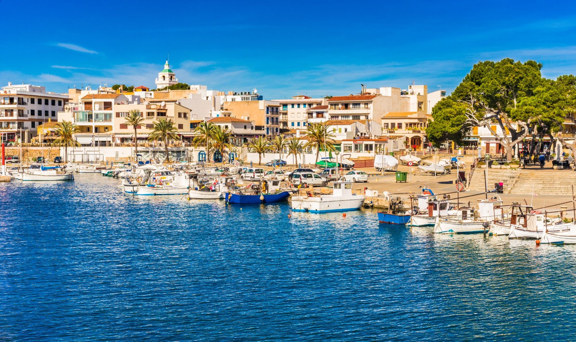 往中心看去，远处的风景令人叹为观止 Cala Ratjada, Mallorca