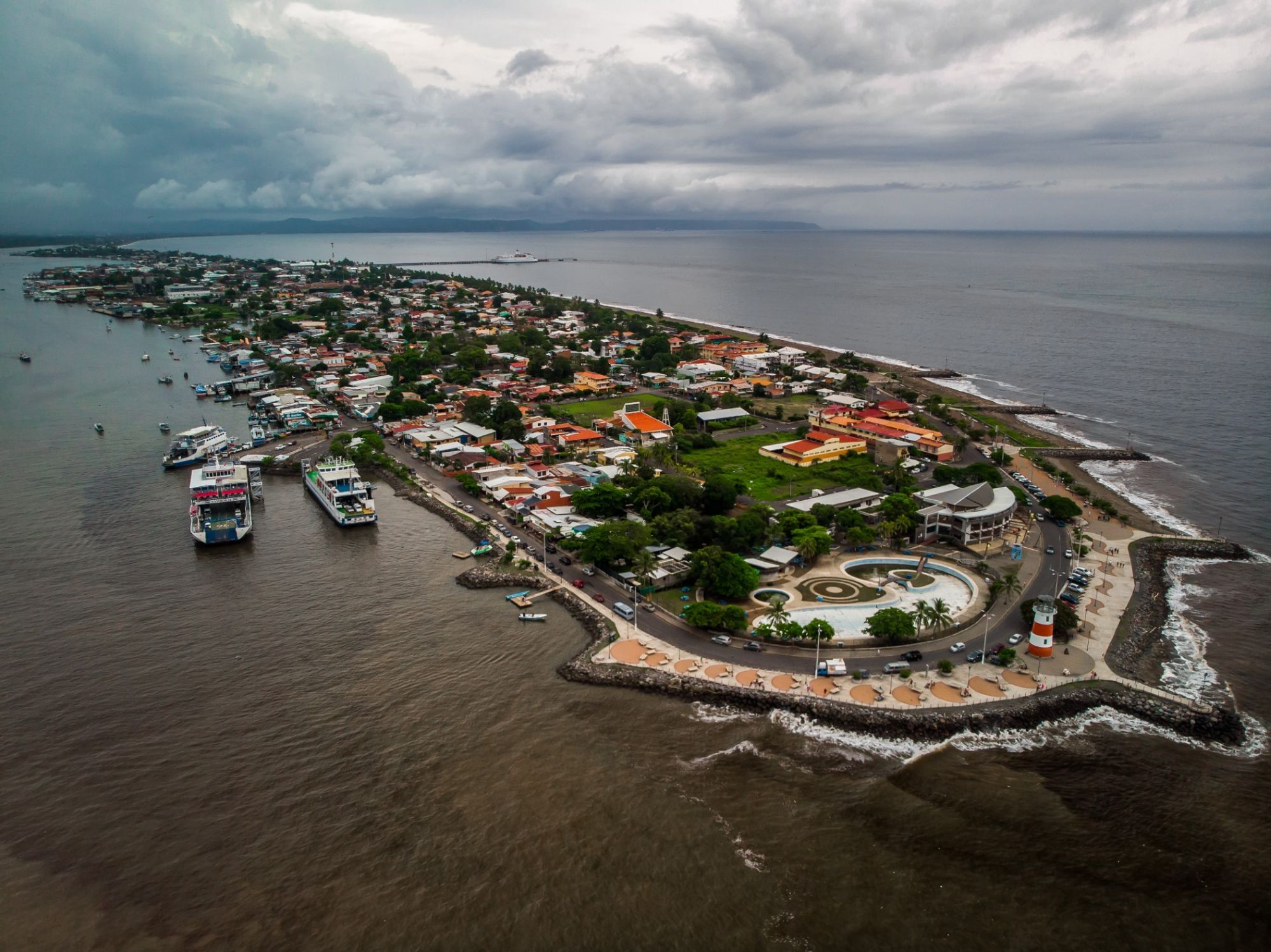 Um pano de fundo cativante do centro de Puntarenas