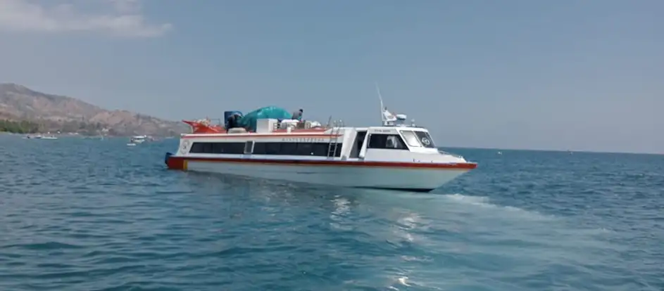 Manta Express bringing passengers to their travel destination