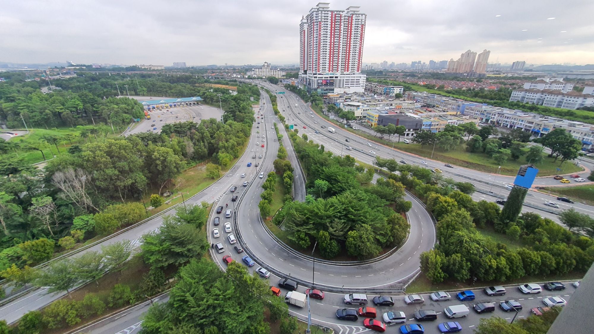 Một khung cảnh phía sau đầy lôi cuốn nhìn về khu trung tâm Subang Jaya