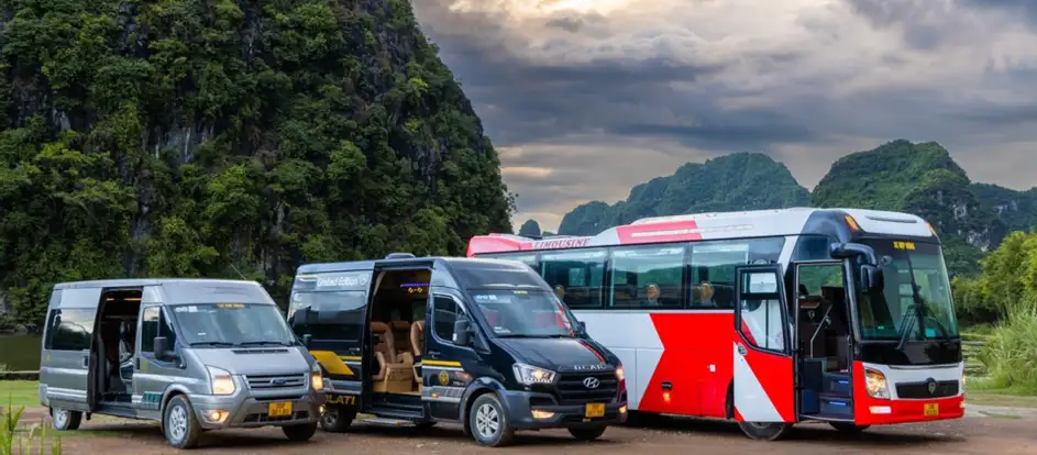 Limousine Tam Coc Ninh Binh 乗客を旅行先に連れて行く