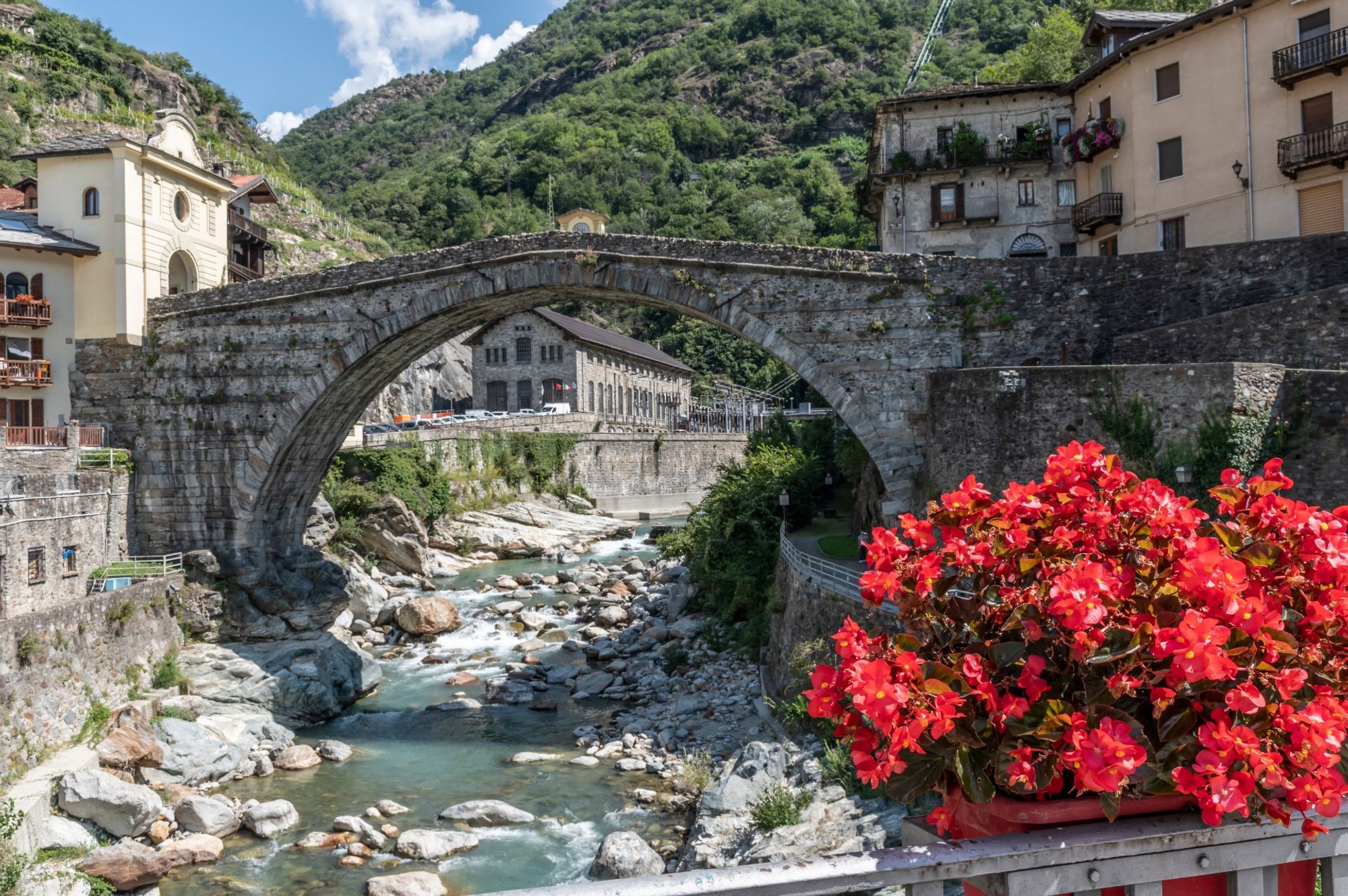 routes_hero-image-alt Pont Saint Martin