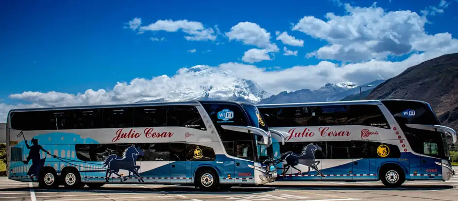 Transportes Julio Cesar portando i passeggeri alla loro destinazione di viaggio