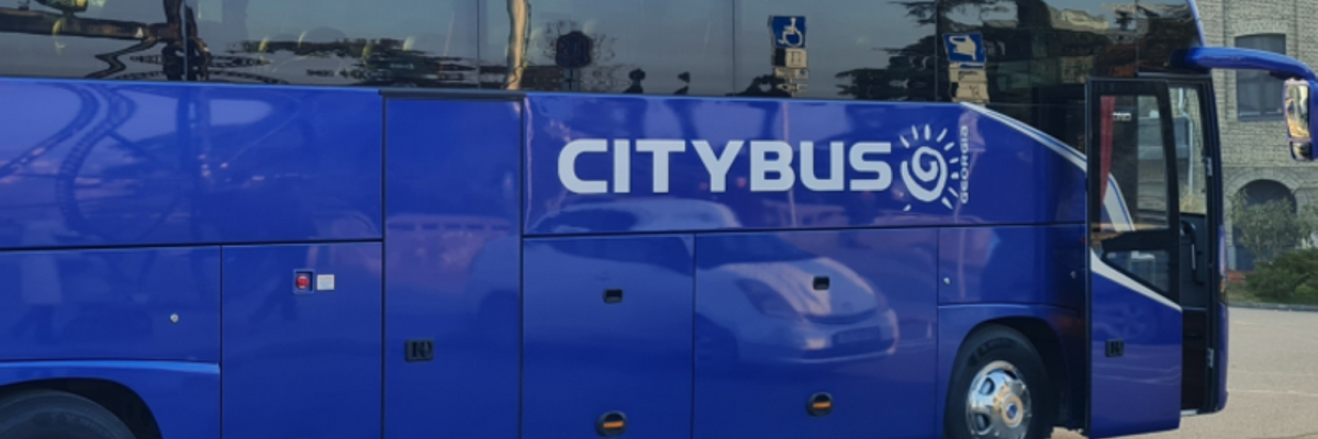 City Bus Georgia Fahrgäste werden an ihr Ziel gebracht