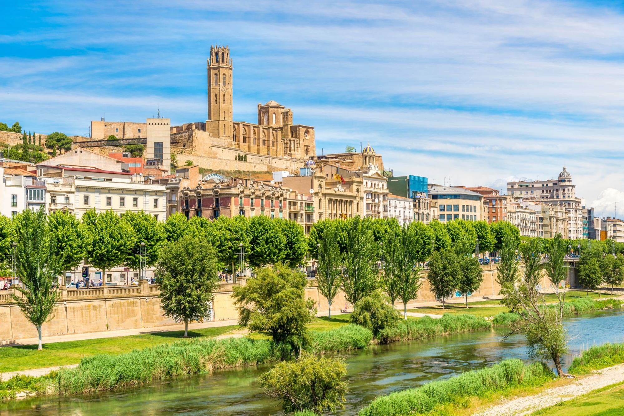 Um pano de fundo cativante do centro de Lleida