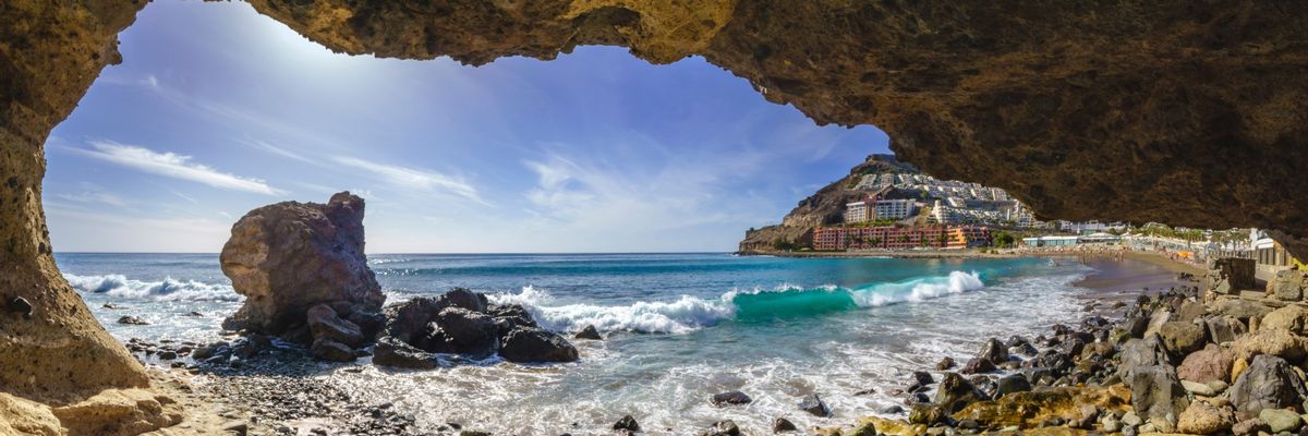 A captivating backdrop of central Playa del Cura, Gran Canaria