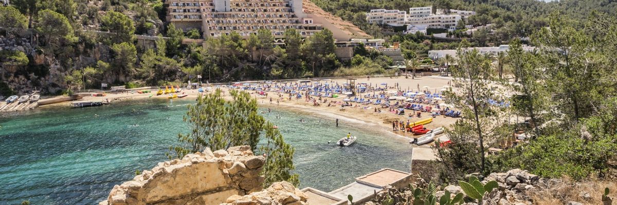 Eine bezaubernde Szenerie vom Zentrum aus Port de Sant Miquel, Ibiza