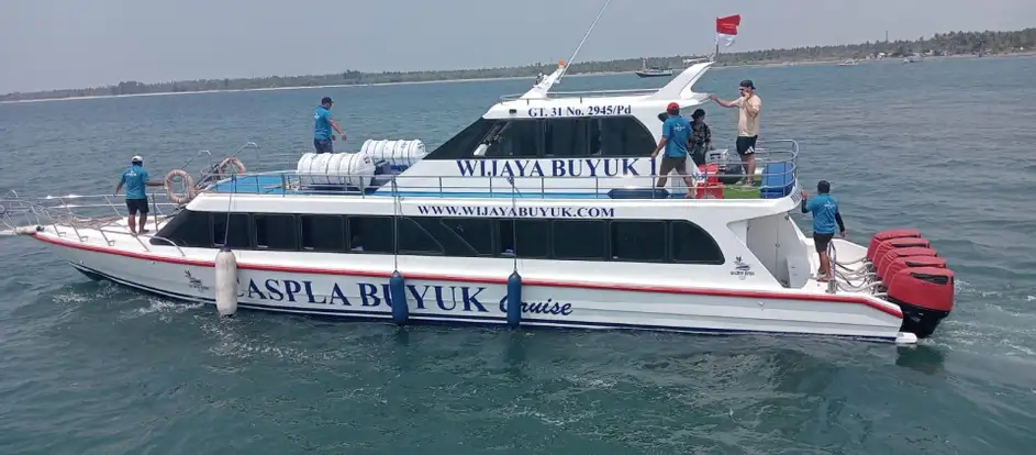 Caspla Buyuk Cruise llevar a los pasajeros a su destino de viaje