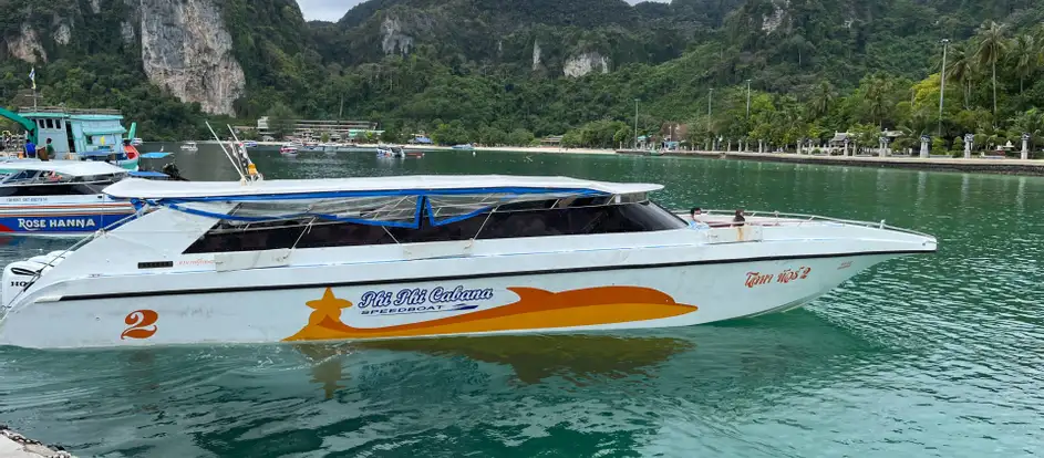 Phi Phi Cabana Speedboat passagiers naar hun reisbestemming brengen