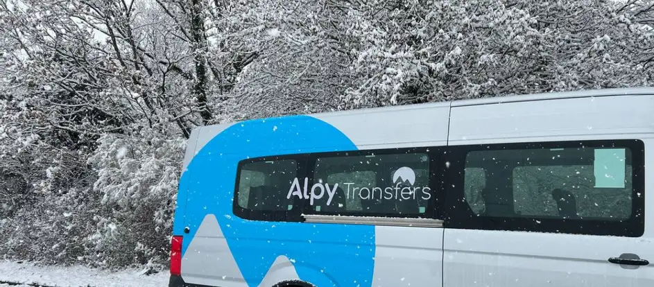 Alpybus Express llevar a los pasajeros a su destino de viaje
