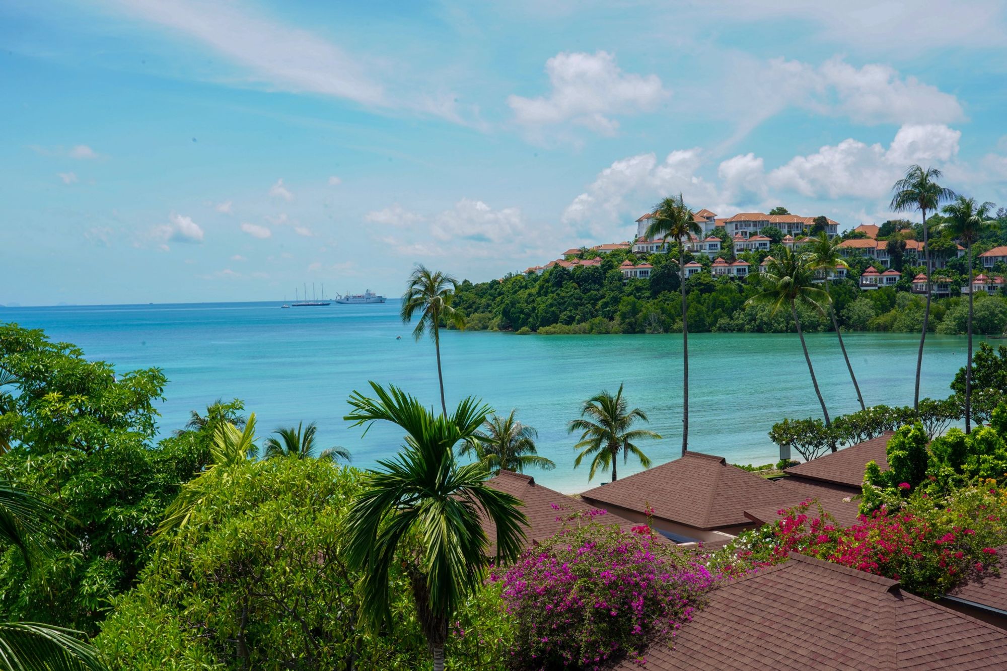 Eine bezaubernde Szenerie vom Zentrum aus Cape Panwa