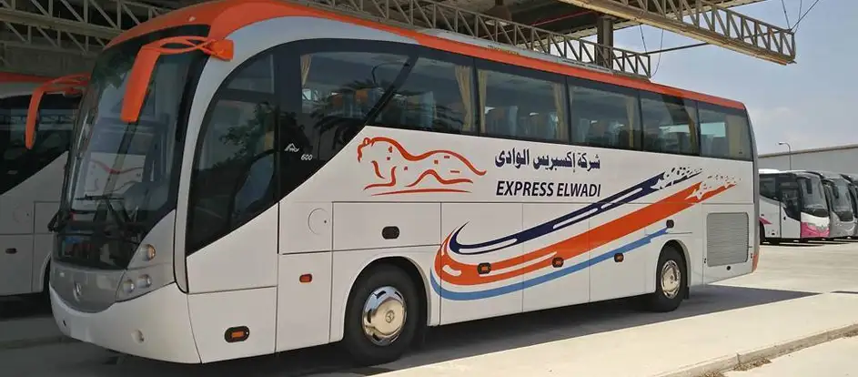 Express El Wadi 将乘客送到其旅行目的地