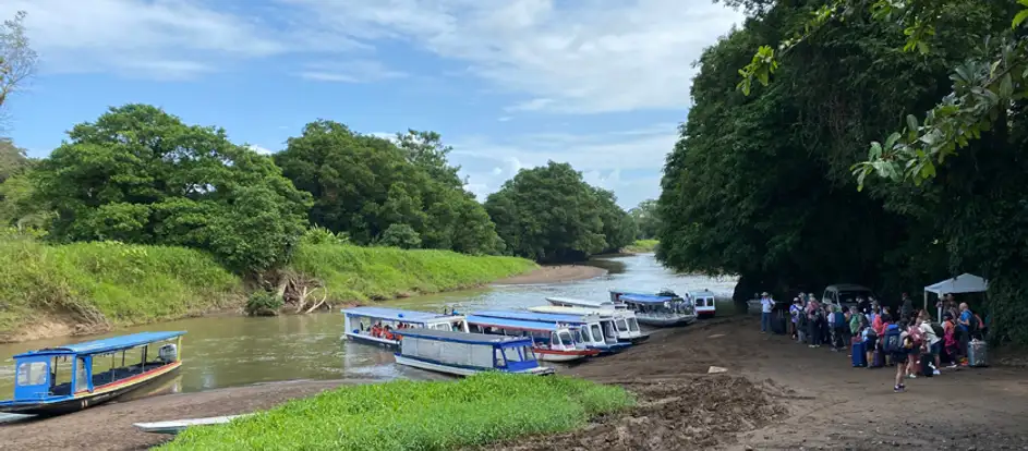 Asotortutrans đưa hành khách tới điểm du lịch của mình